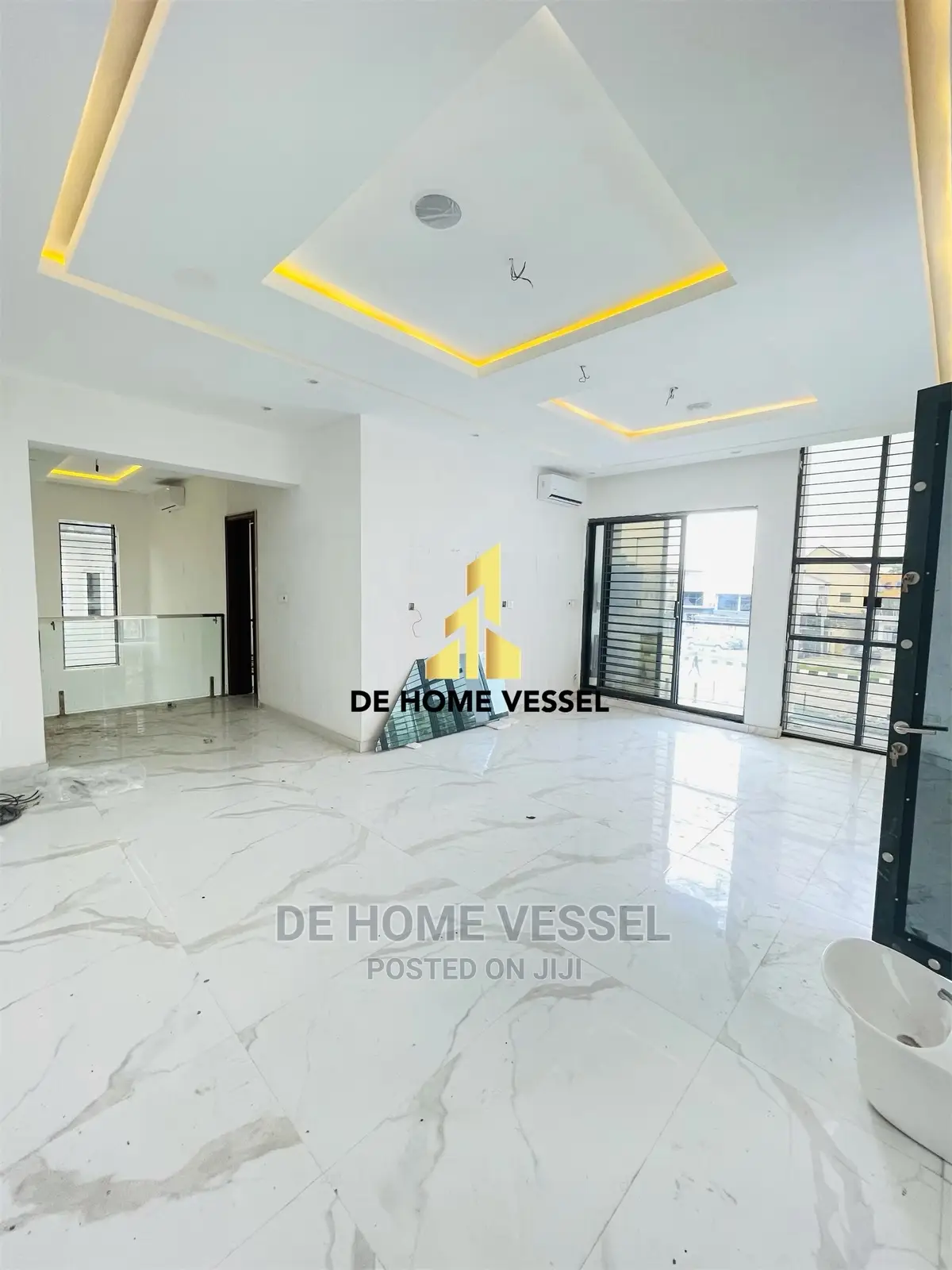 5bdrm Duplex in Lekki Phase 1 for Sale in Lekki Phase 1