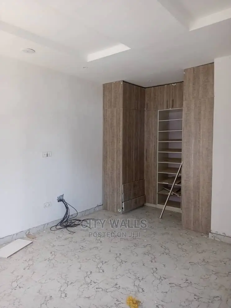 4bdrm Duplex in Chevron for rent in Chevron
