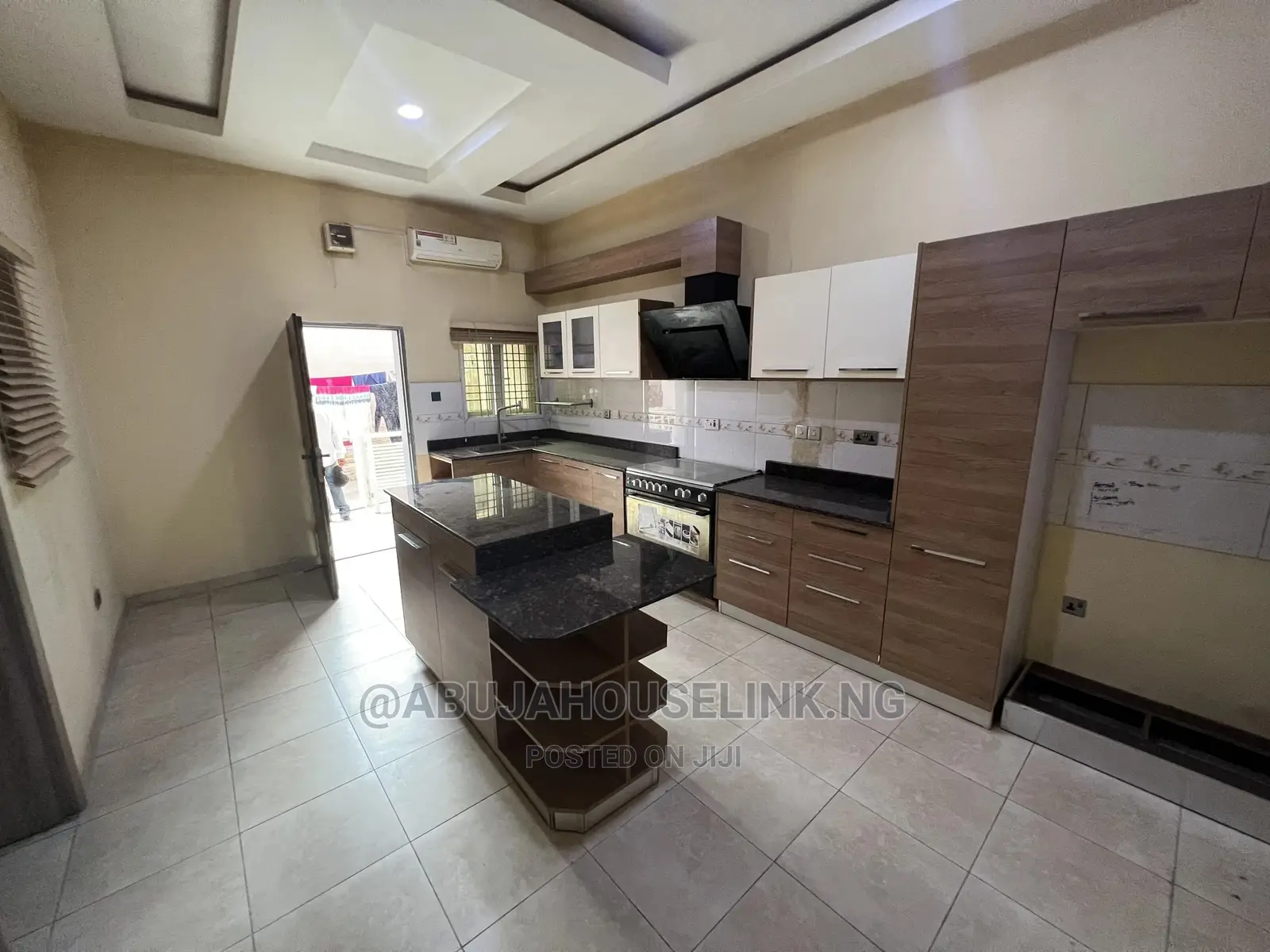 4bdrm Duplex in Guzape for sale in Guzape District