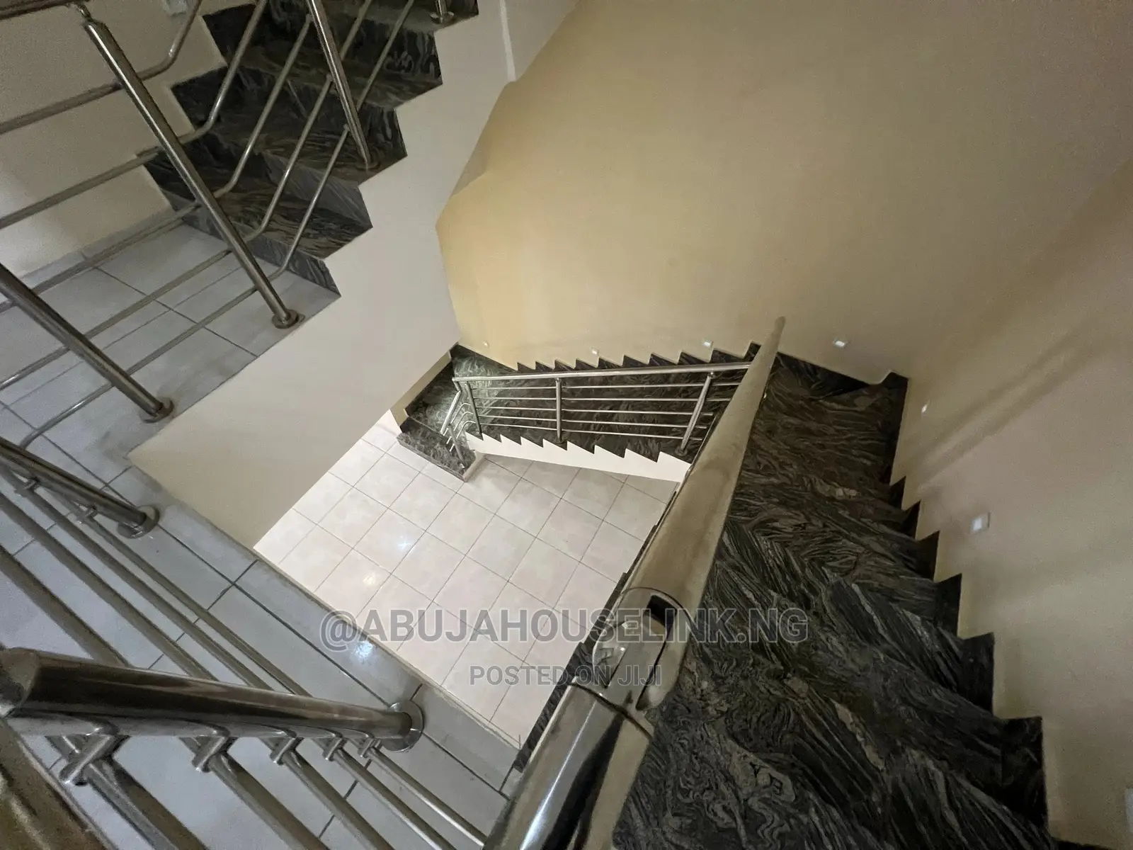 4bdrm Duplex in Guzape for sale in Guzape District