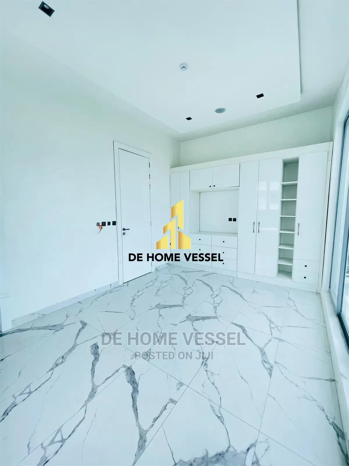 6bdrm Mansion in Osapa London for Sale in Osapa london