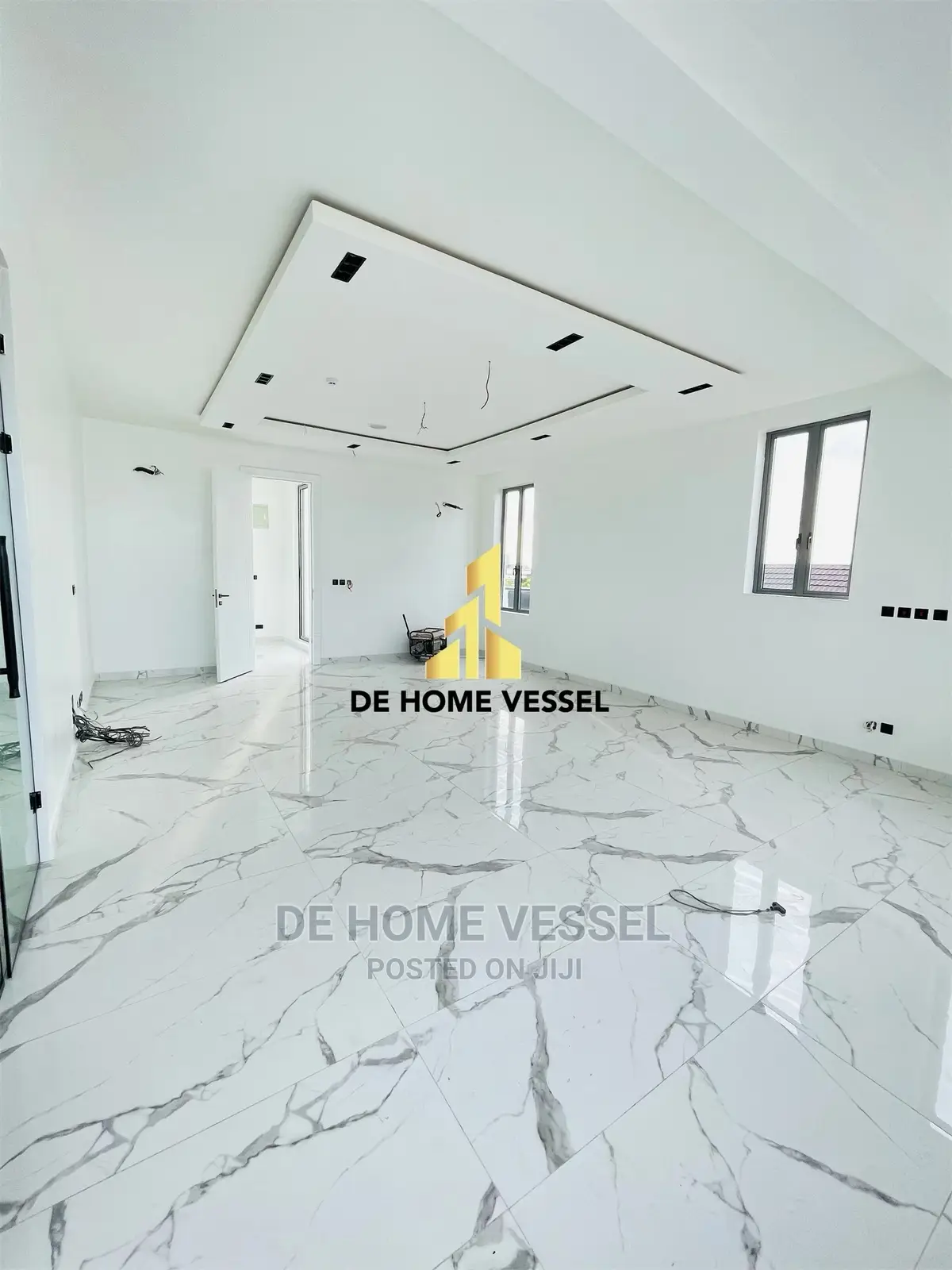 6bdrm Mansion in Osapa London for Sale in Osapa london
