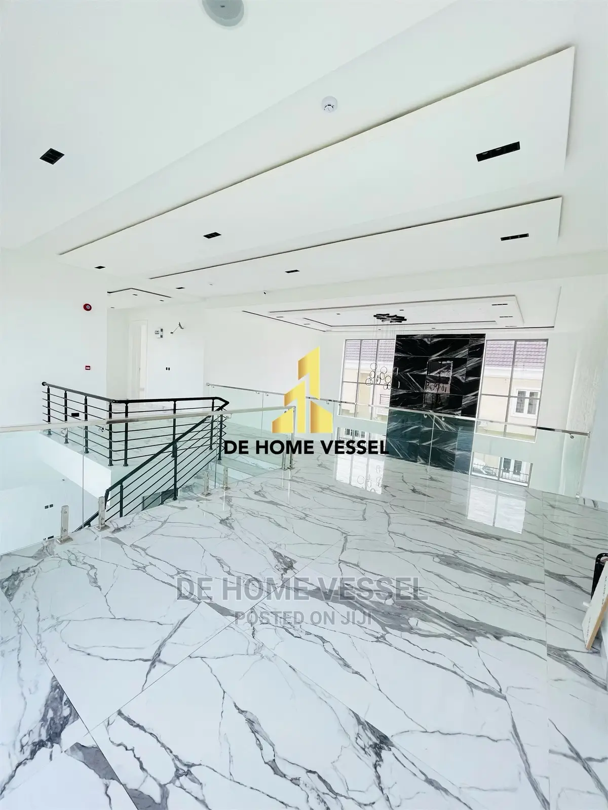6bdrm Mansion in Osapa London for Sale in Osapa london