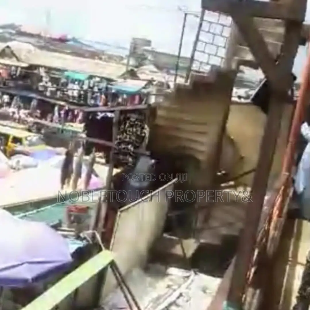149 Lock Up Shops at Ikotun Bus Stop Ikotun Lagos in Ikotun / Ikotun/Igando
