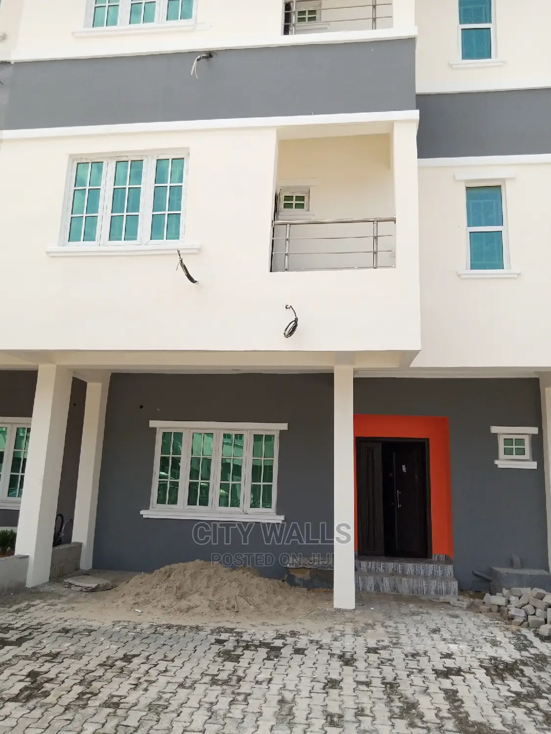 5bdrm Shared Apartment in Paradise Estate, Chevron for rent in Chevron