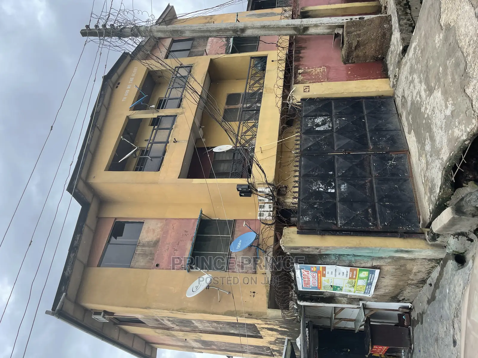 3bdrm Block of Flats in Surulere for Sale in Surulere