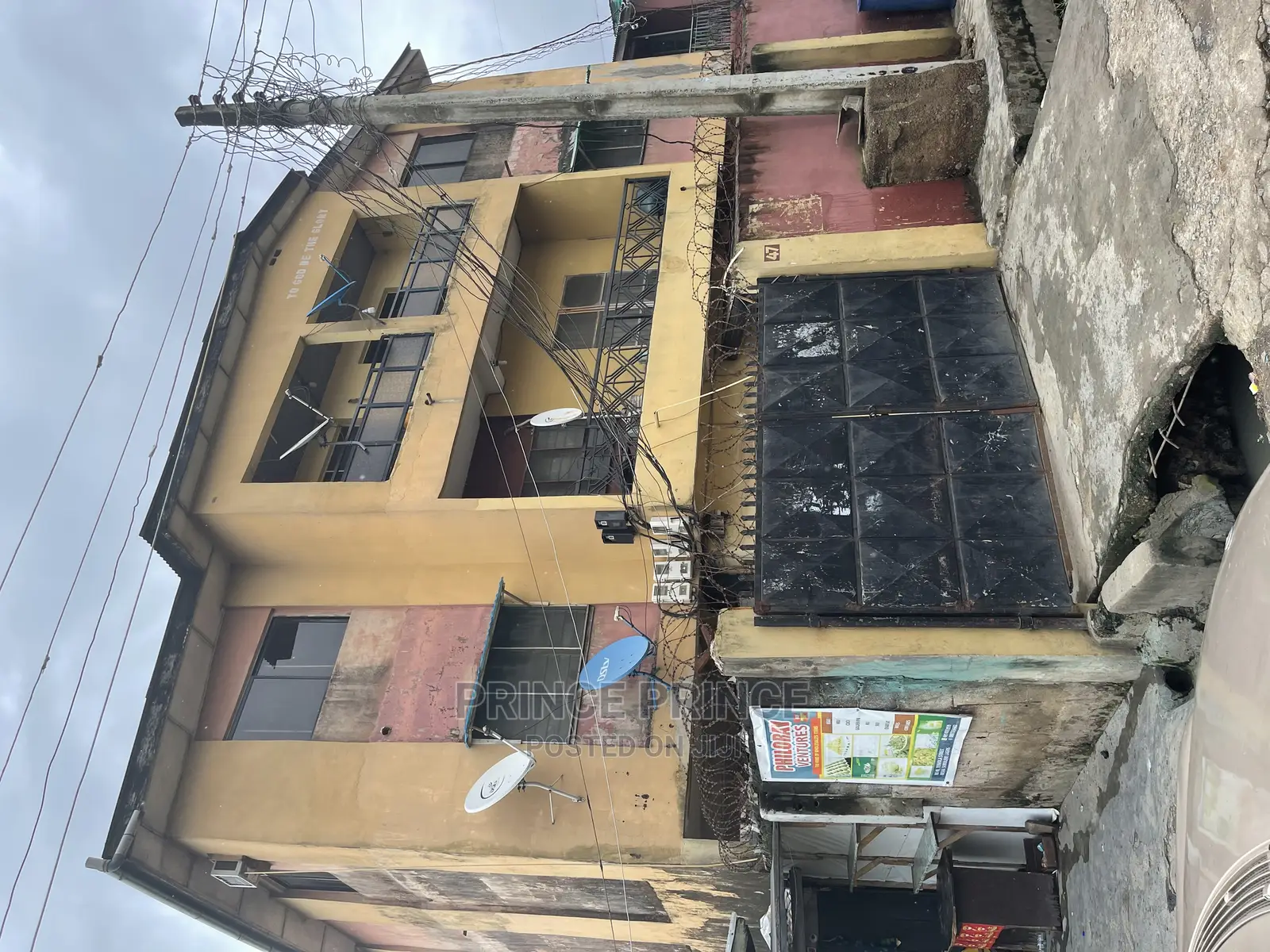 3bdrm Block of Flats in Surulere for Sale in Surulere