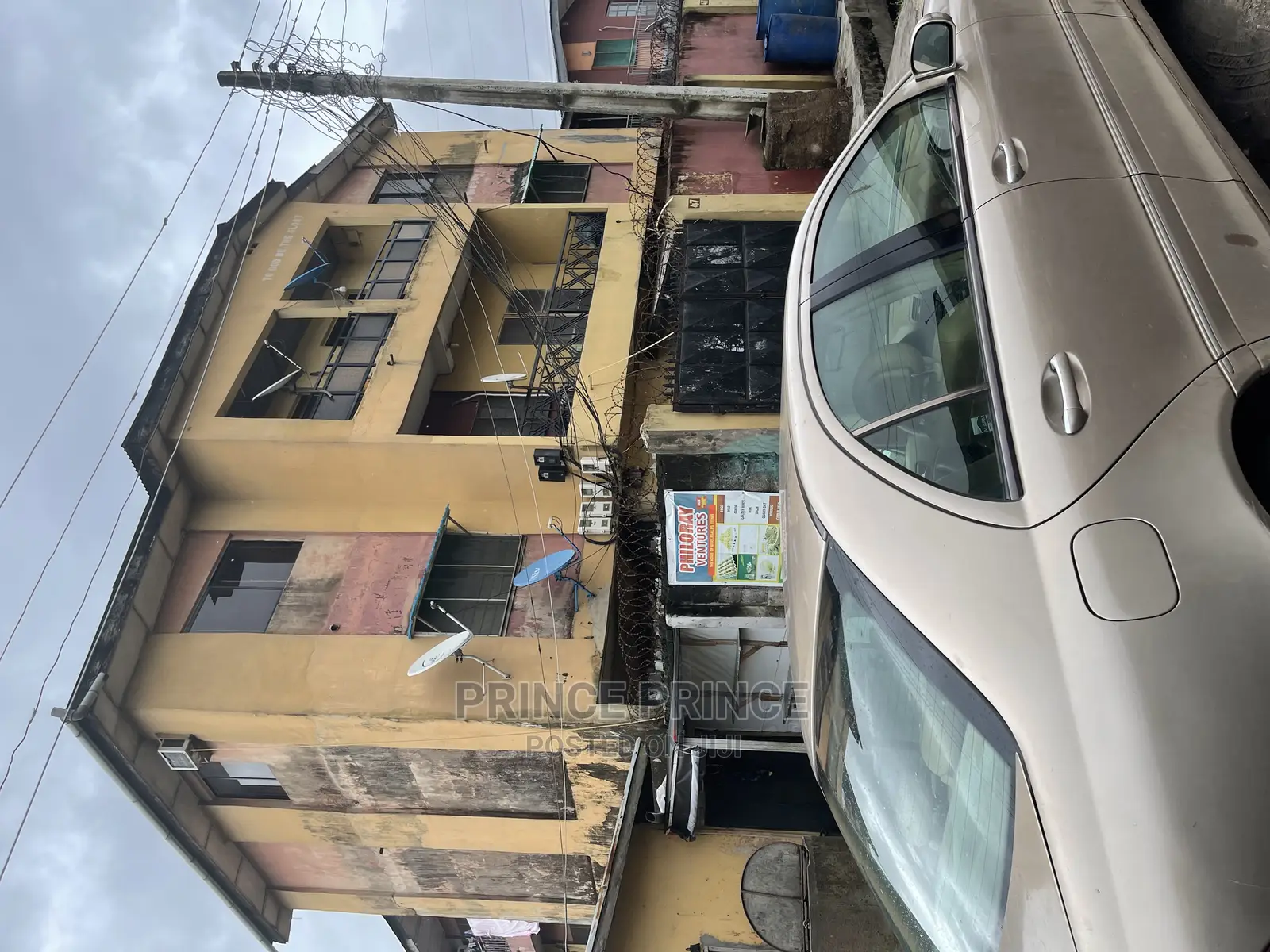 3bdrm Block of Flats in Surulere for Sale in Surulere