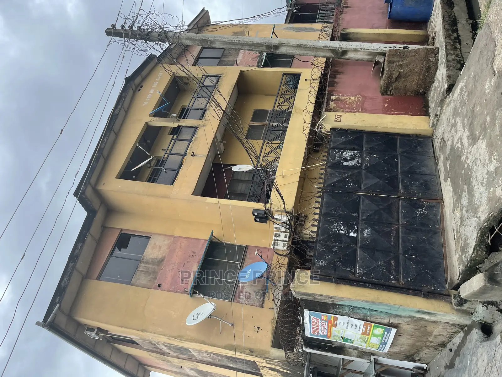 3bdrm Block of Flats in Surulere for Sale in Surulere