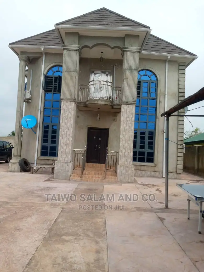 5bdrm Duplex in Oluyole Estate, Akobo for Sale in Akobo