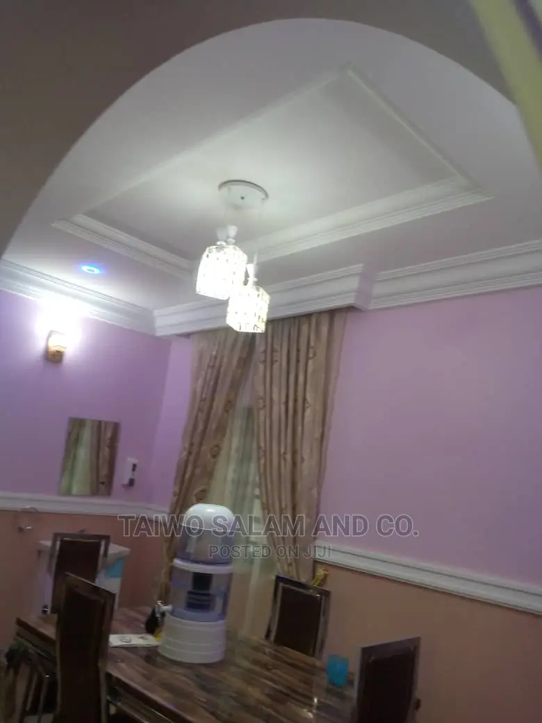 5bdrm Duplex in Oluyole Estate, Akobo for Sale in Akobo
