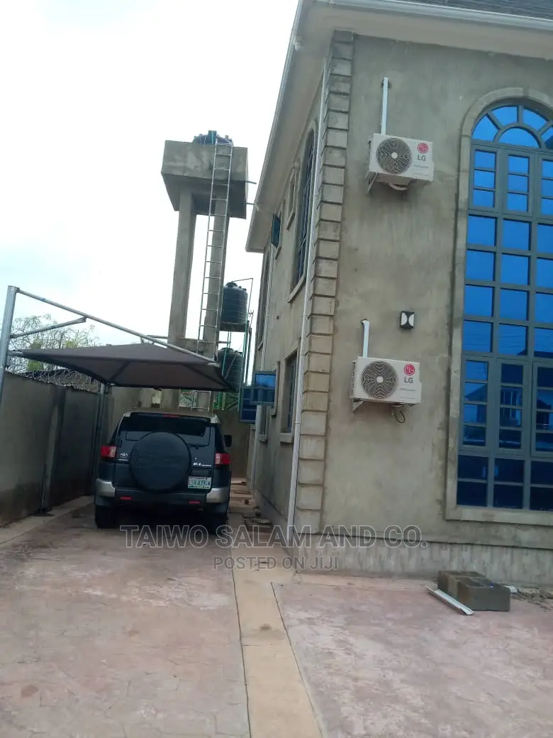 5bdrm Duplex in Oluyole Estate, Akobo for Sale in Akobo