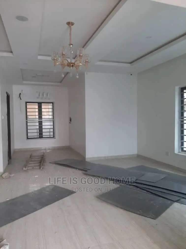 Furnished 4bdrm Apartment in Bera Estate, Chevron for sale in Chevron