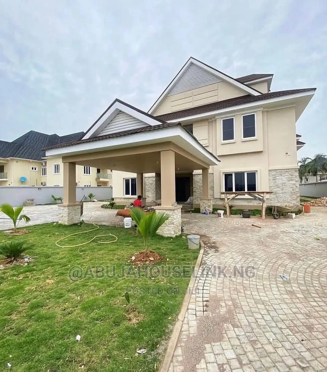 6bdrm Mansion in Guzape for sale in Guzape District