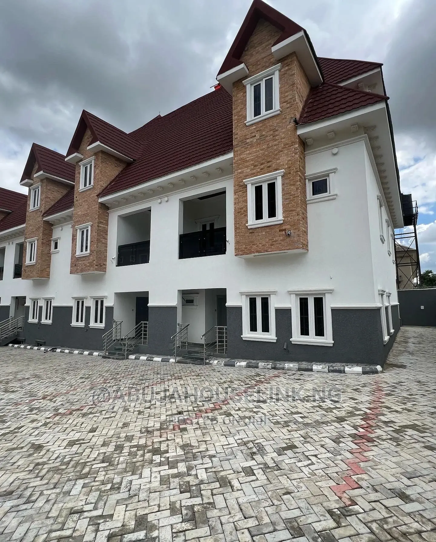 4bdrm Duplex in Gwarinpa for sale in Gwarinpa
